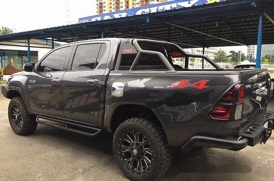 Selling Toyota Hilux 2016 Manual Diesel -6