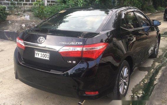 Selling Black Toyota Corolla Altis 2016 at 42000 km-2