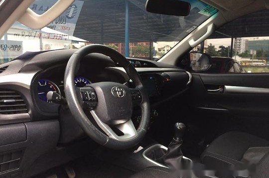 Selling Toyota Hilux 2016 Manual Diesel -8