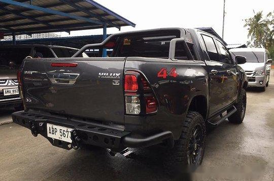 Selling Toyota Hilux 2016 Manual Diesel -3