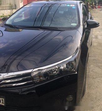 Selling Black Toyota Corolla Altis 2016 at 42000 km-3