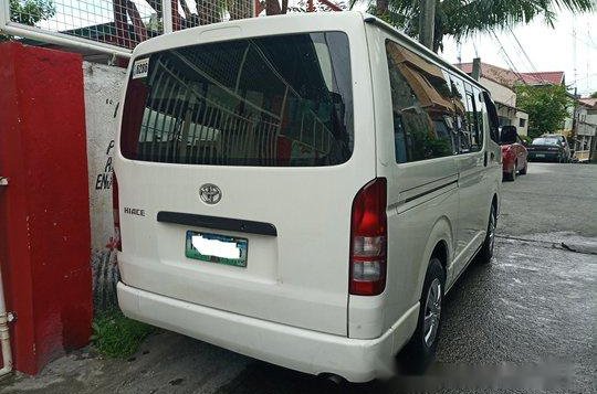 White Toyota Hiace 2013 at 57000 km for sale-1