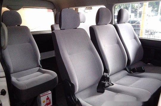 Sell White 2015 Toyota Hiace Automatic Diesel at 45386 km-4