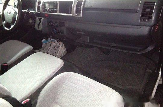 Sell White 2015 Toyota Hiace Automatic Diesel at 45386 km-6
