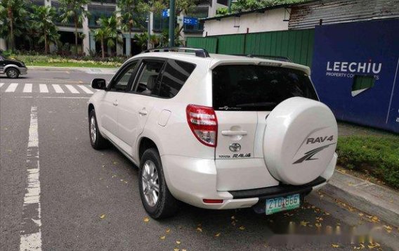 Selling White Toyota Rav4 2009 Automatic Gasoline at 63000 km-1