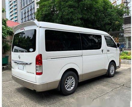 White Toyota Hiace 2016 at 10966 km for sale -2