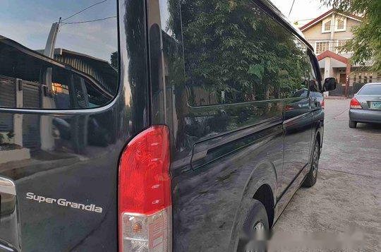 Selling Black Toyota Hiace 2018 Automatic Diesel at 19000 km -5
