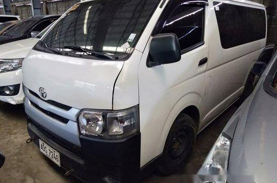 Selling White Toyota Hiace 2016 at 126000 km -2