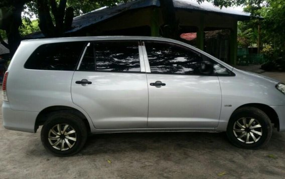 2011 Toyota Innova for sale in Floridablanca-3