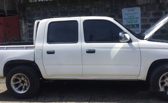 Sell White 1999 Toyota Hilux Manual Diesel at 125000 km -3
