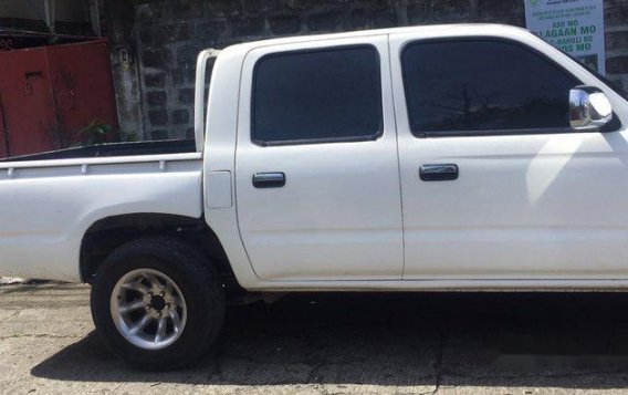 Sell White 1999 Toyota Hilux Manual Diesel at 125000 km -2