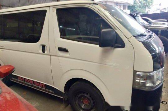 Selling White Toyota Hiace 2016 at 161000 km-1