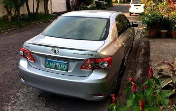 Silver Toyota Corolla Altis 2013 Manual Gasoline for sale-2