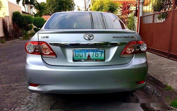 Silver Toyota Corolla Altis 2013 Manual Gasoline for sale-3