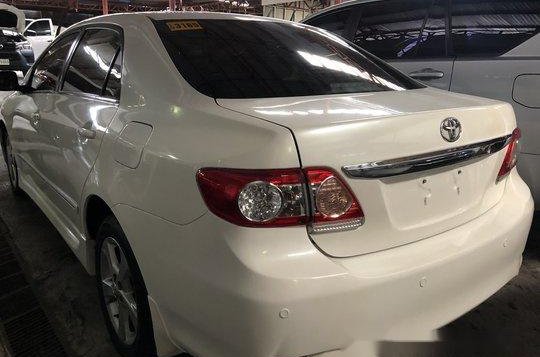 White Toyota Corolla Altis 2013 Automatic Gasoline for sale -2