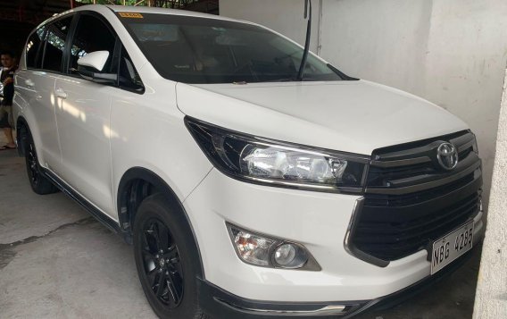 White Toyota Innova 2019 for sale in Quezon City-1