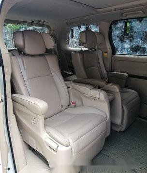 White Toyota Alphard 2011 for sale-4