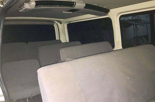 White Toyota Hiace 2010 Manual Diesel for sale-5