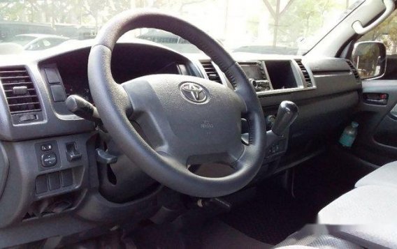 Toyota Hiace 2015 at 42000 km for sale-9
