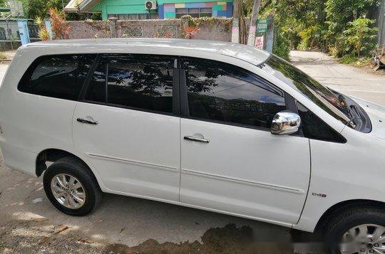 White Toyota Innova 2012 Manual Diesel for sale-3