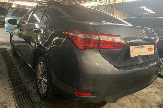 Selling Grey Toyota Corolla Altis 2017 at 5000 km-2