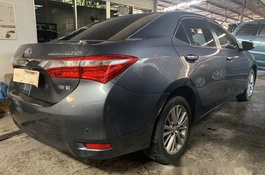 Selling Grey Toyota Corolla Altis 2017 at 5000 km-3