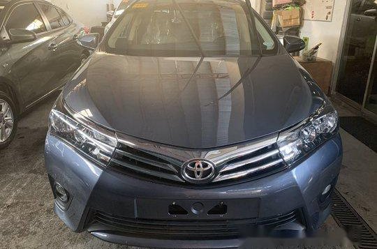 Selling Grey Toyota Corolla Altis 2017 at 5000 km-4