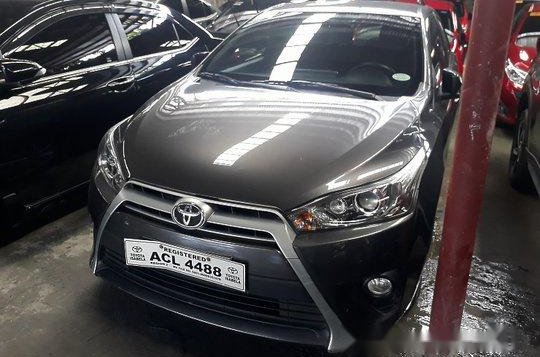 Grey Toyota Yaris 2016 at 13867 km for sale -1