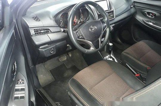 Grey Toyota Yaris 2016 at 13867 km for sale -3