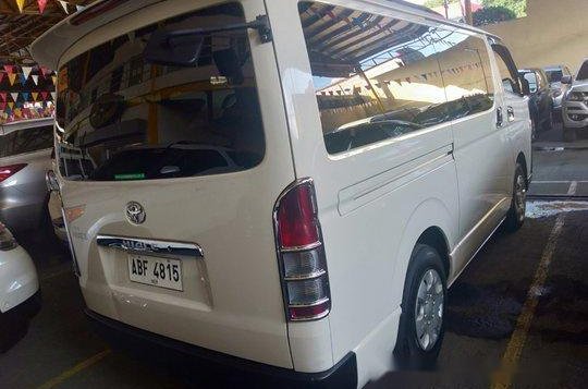 Selling White Toyota Hiace 2015 in Quezon City-4