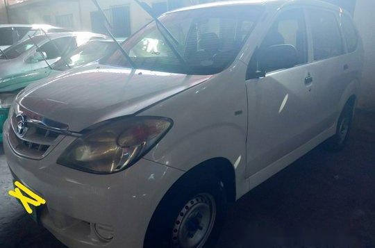 White Toyota Avanza 2009 for sale in Quezon City-4