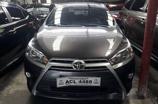 Grey Toyota Yaris 2016 at 13867 km for sale 