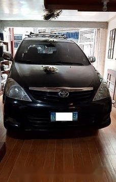 Selling Black Toyota Innova 2010 -1