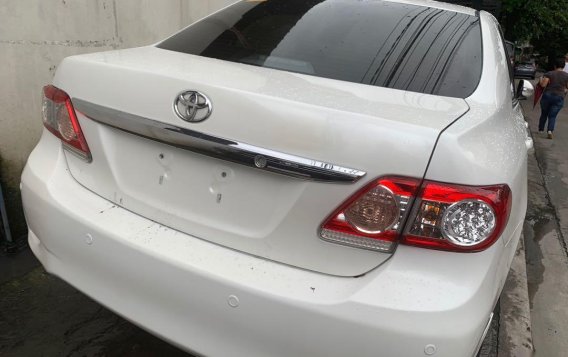 White Toyota Corolla Altis 2013 for sale in Quezon City -2