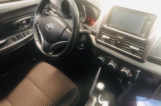 Selling Grey Toyota Yaris 2016 Automatic Gasoline at 13800 km-4