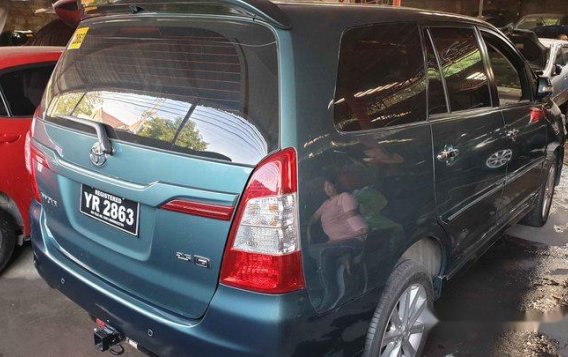 Selling Green Toyota Innova 2015 at 38000 km-3