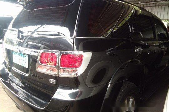 Used Toyota Fortuner 2006 at 100584 km for sale in Marikina-4