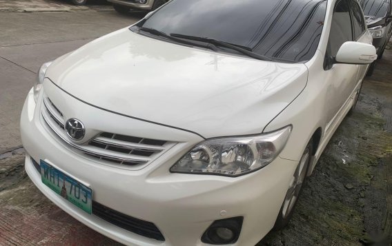 White Toyota Corolla Altis 2013 for sale in Quezon City 