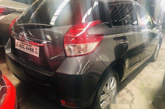 Selling Grey Toyota Yaris 2016 Automatic Gasoline at 13800 km-1