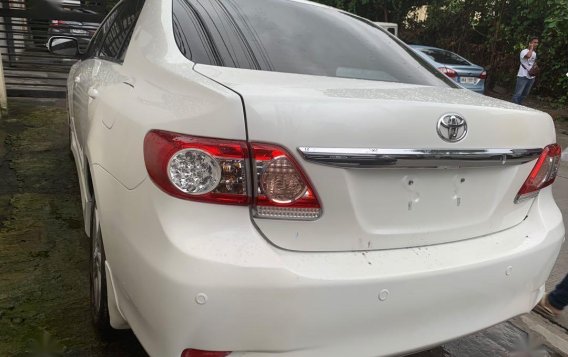 White Toyota Corolla Altis 2013 for sale in Quezon City -1