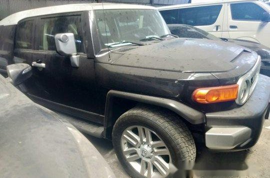 Selling Black Toyota Fj Cruiser 2016 Automatic Gasoline at 42000 in Makati-2