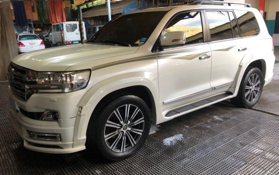 Used Toyota Land Cruiser 2017 for sale in Pasig-9