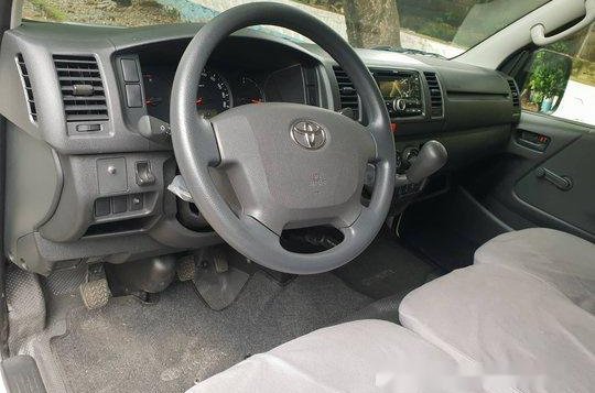 Selling White Toyota Hiace 2019 at 4000 km -5