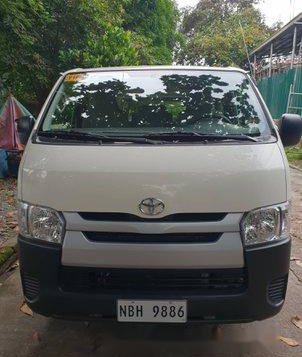 Selling White Toyota Hiace 2019 at 4000 km -1