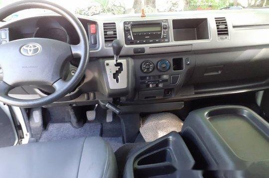 White Toyota Hiace 2013 at 66000 km for sale-7