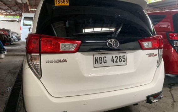 Sell White 2019 Toyota Innova in Quezon City -3