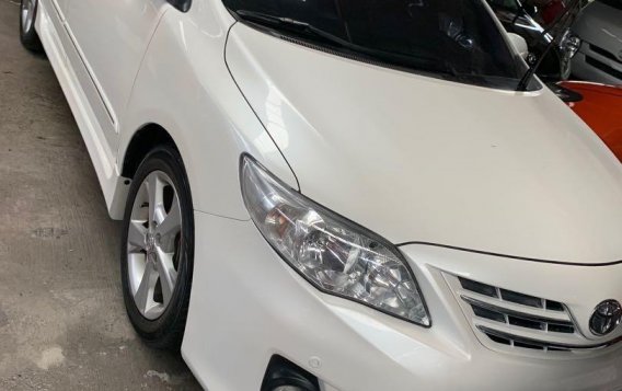 Selling White Toyota Corolla Altis 2013 in Quezon City-1