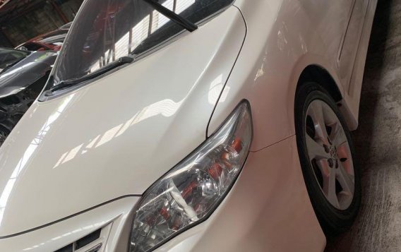 Selling White Toyota Corolla Altis 2013 in Quezon City-2