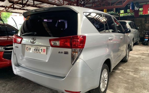 Selling Silver Toyota Innova 2016 in Quezon City-3