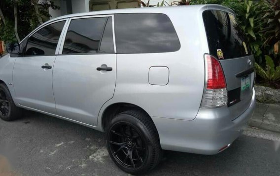 2011 Toyota Innova for sale in Quezon City-1